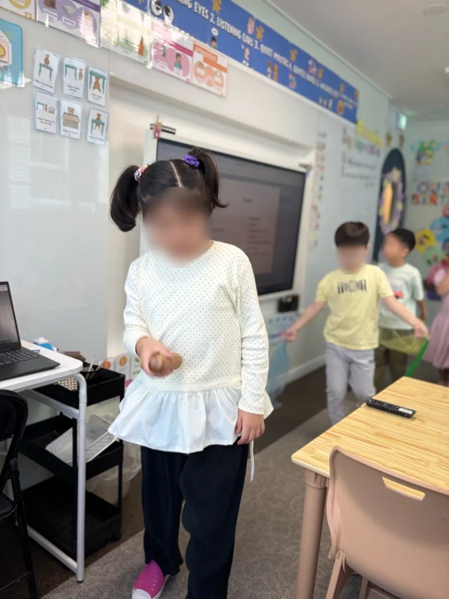 A 7-year-old girl in size 140 fall clothes