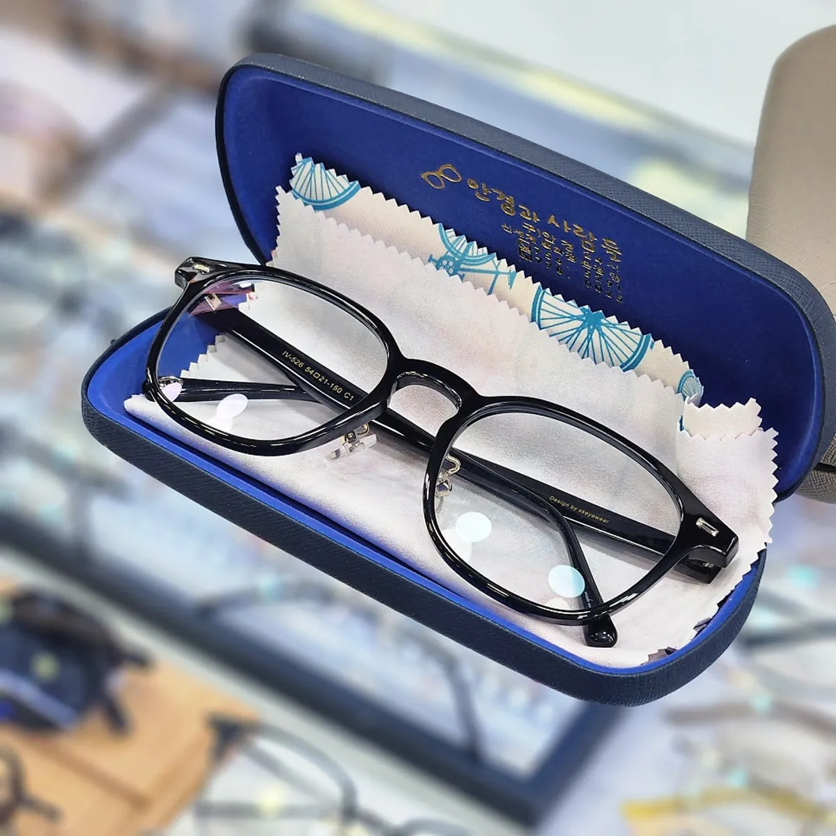 Visiting a glasses shop in Namdaemun Market