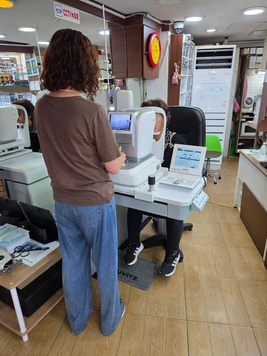 시력검사 후 안경 맞춤 과정