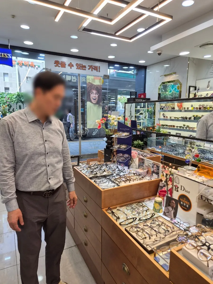 007안경원 매장 안쪽 풍경