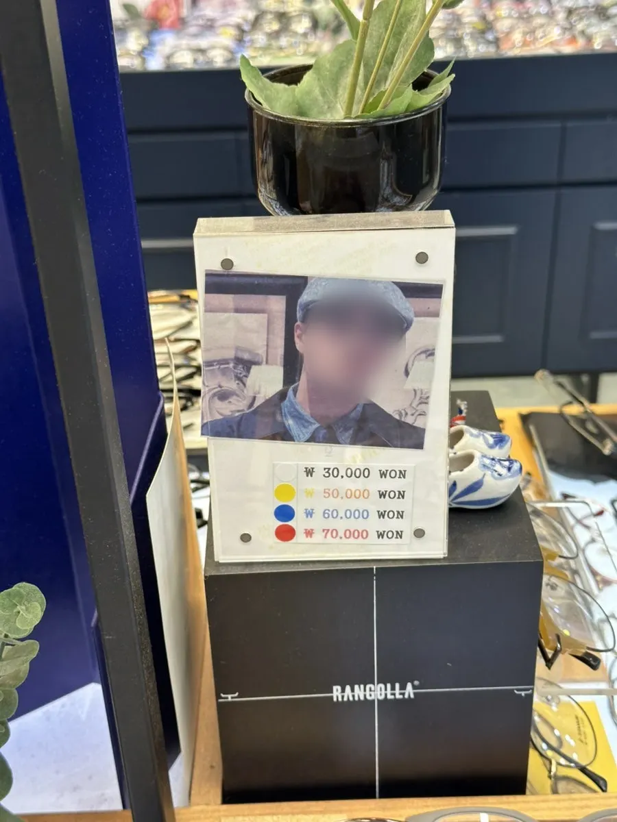 Price guide showing frame prices by sticker color