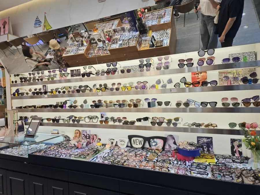 Display shelf with a variety of eyeglass frame designs