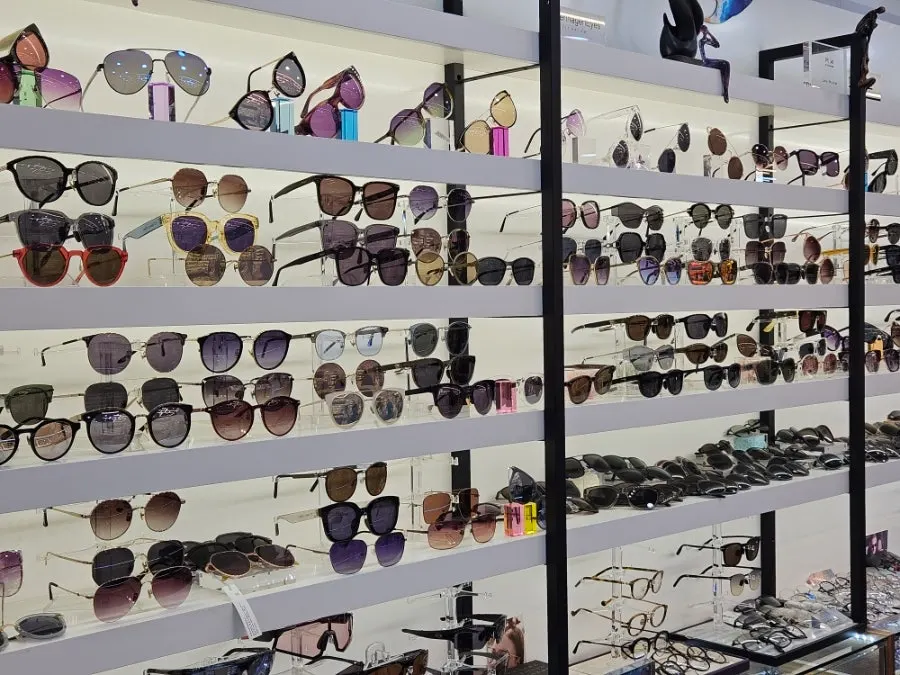 Overview of the consultation area at 007 Optical