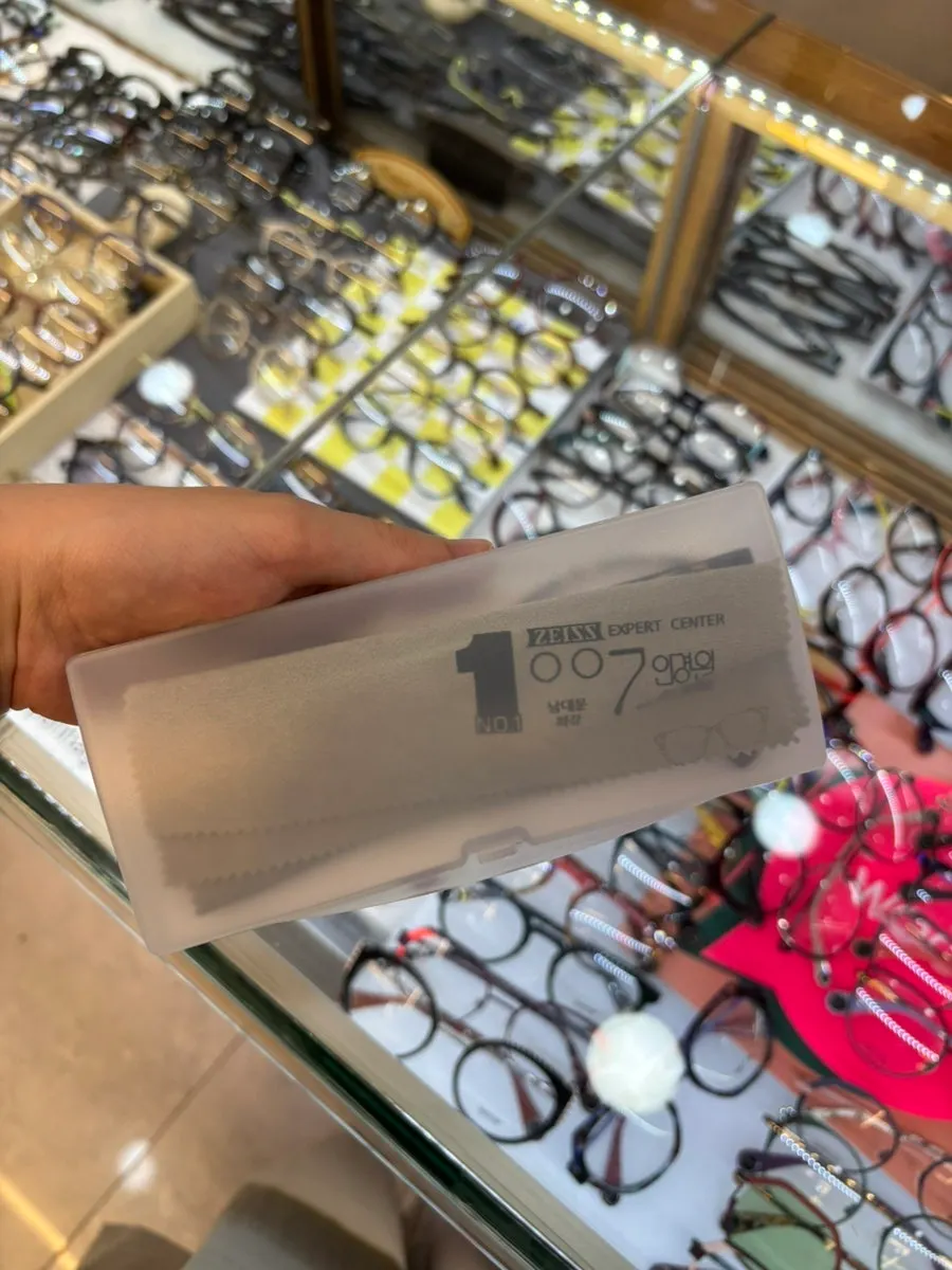 Leopard-print oval glasses completed in 30 minutes