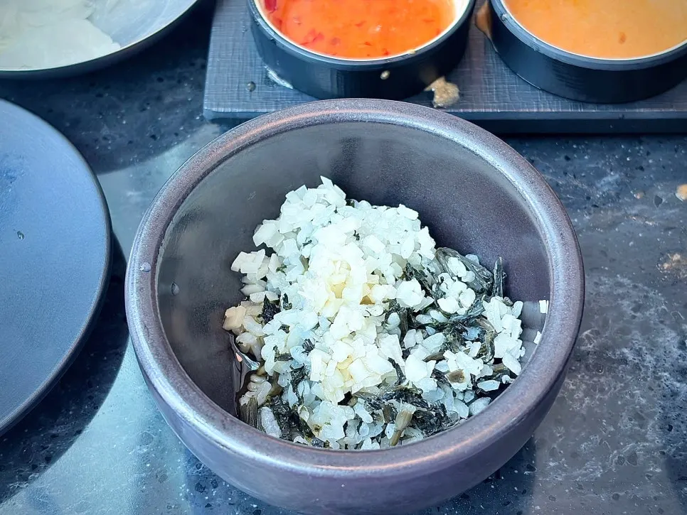 出汁で煮た太めの麺