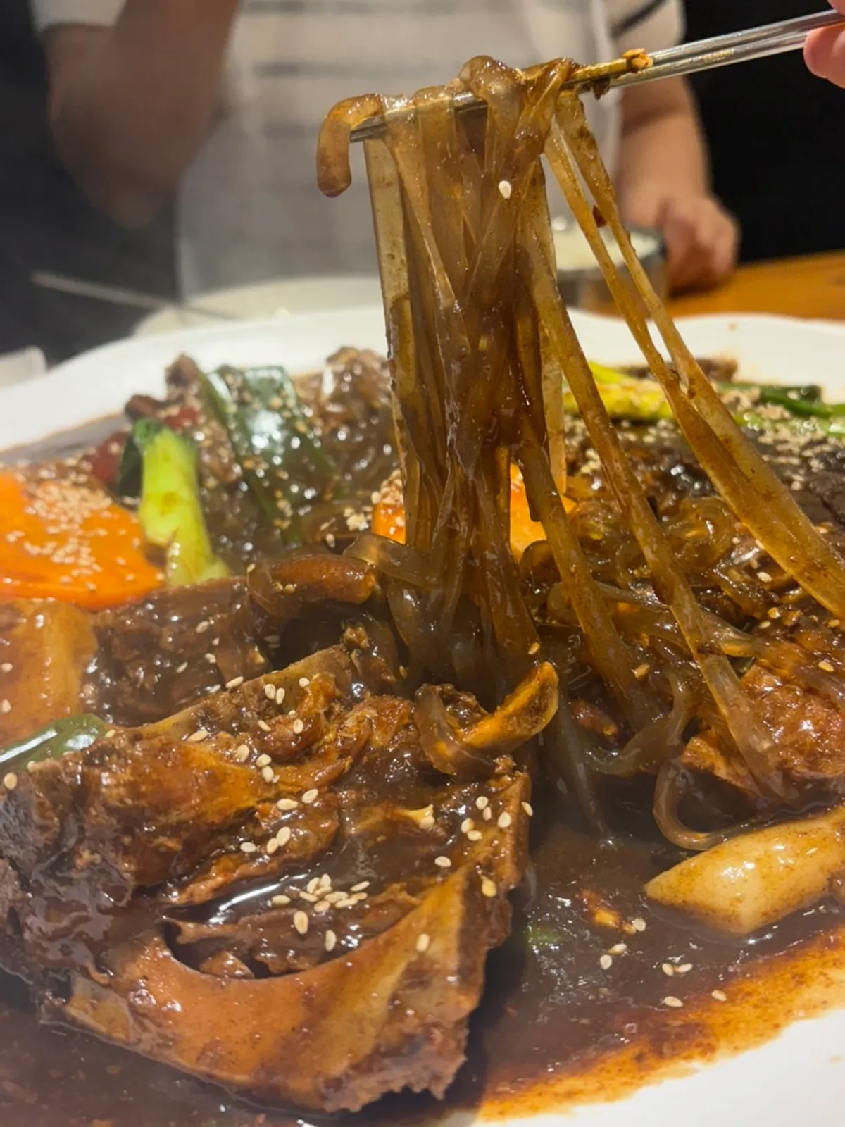 거의 다 비운 남다른뼈찜 접시