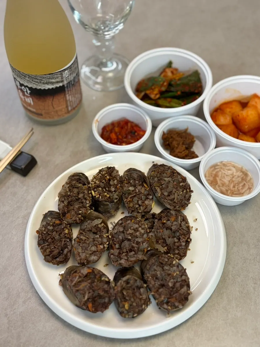 집 식탁에 올린 암뽕순대