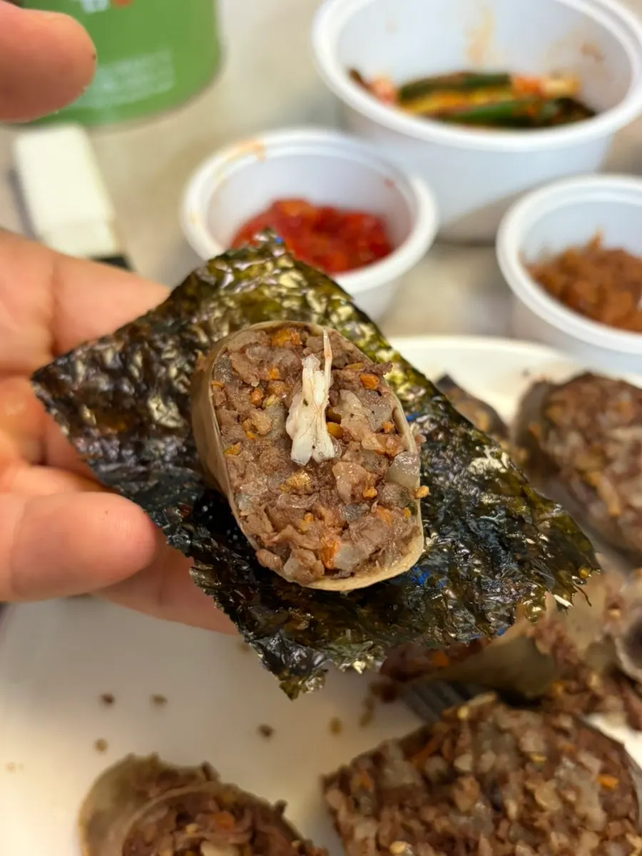 김과 함께 차린 암뽕순대 상차림