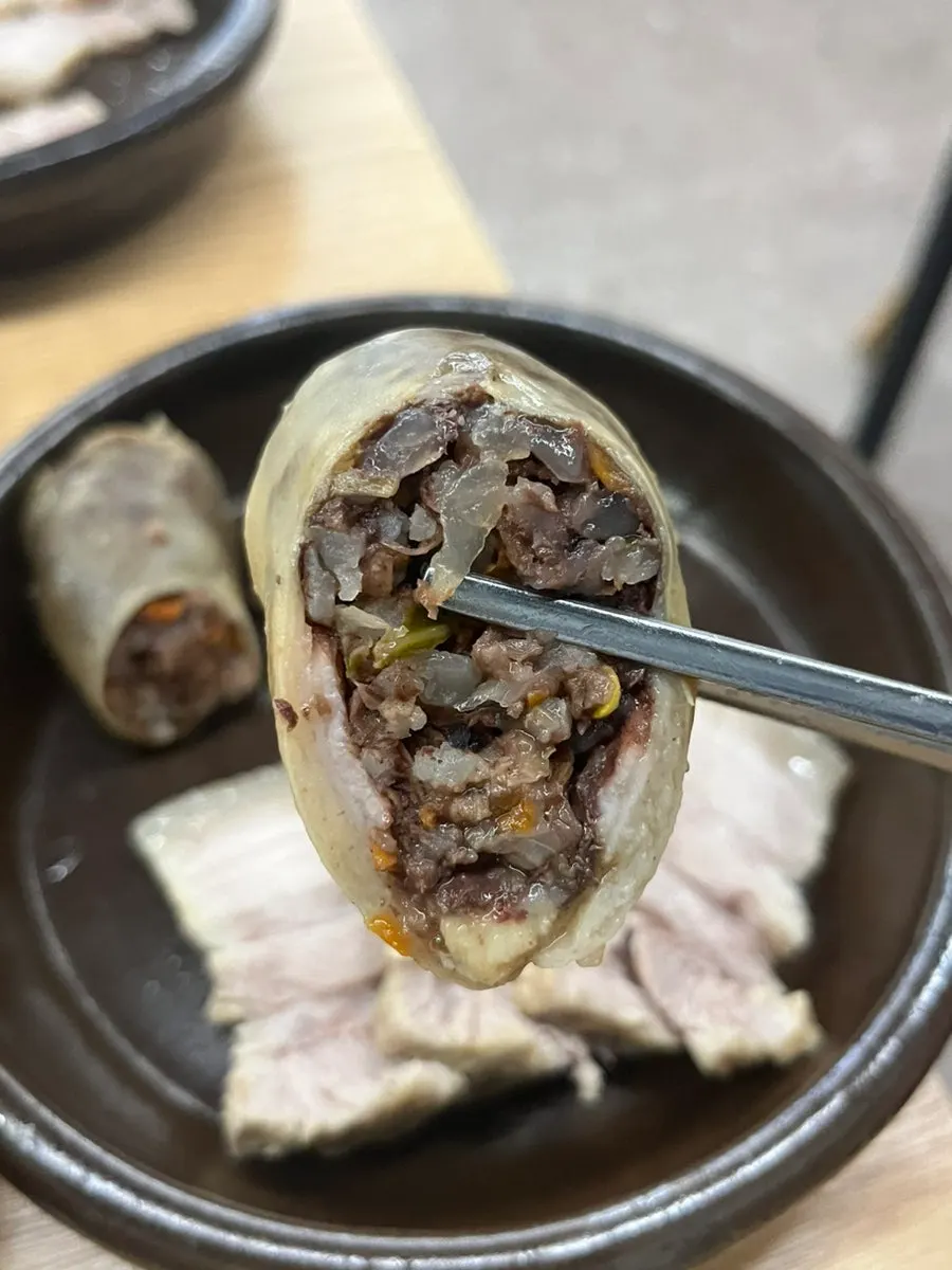 Single-portion plate of suyuk
