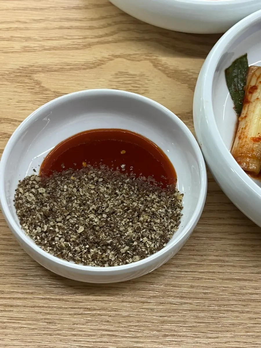 Suyuk topped with green onion kimchi