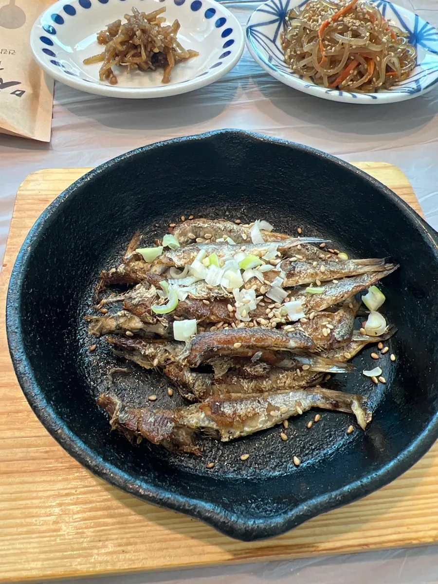 바싹 익힌 남항횟집 멸치구이