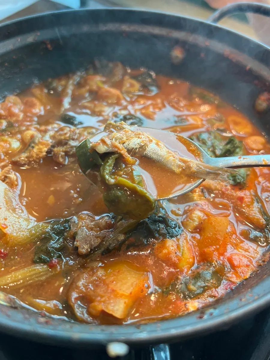 진한 국물의 멸치찌개