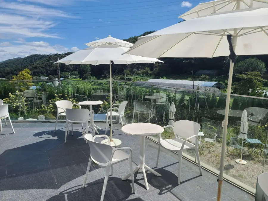 Café Sum scenery encountered along the Namhansanseong drive course