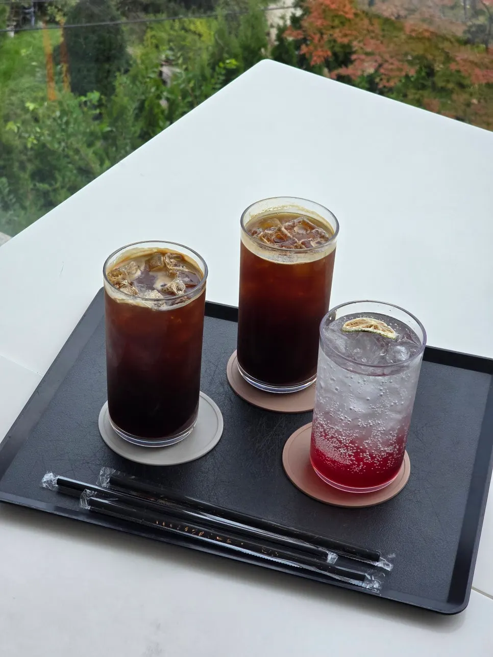 Two breads and two drinks at Sum