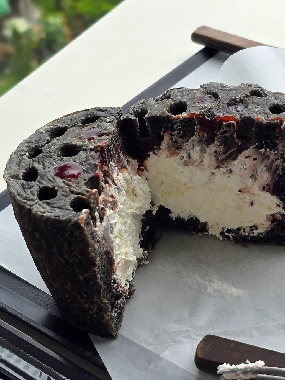 Close-up of the yeontan-bread at Sum