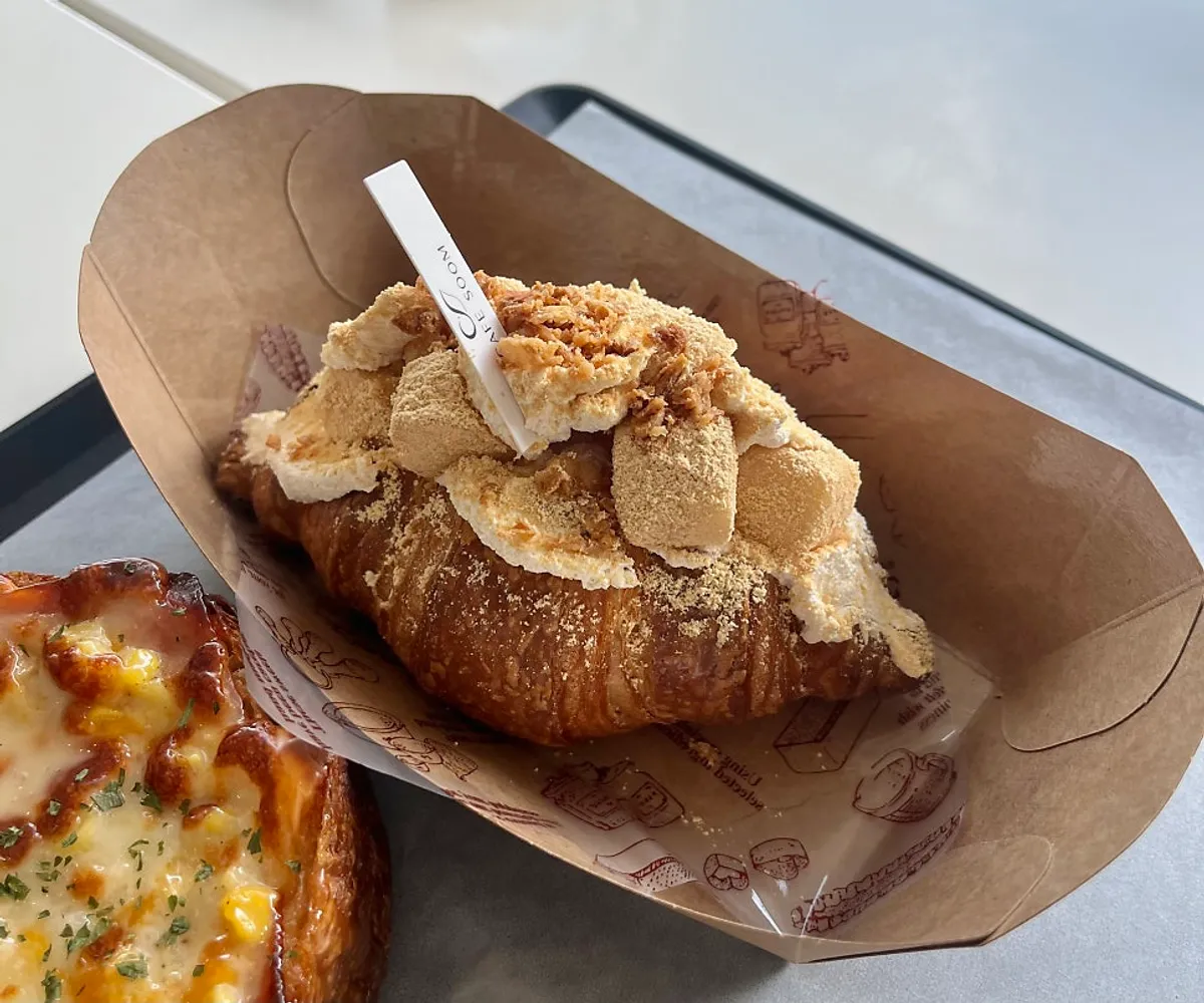 Injeolmi croissant topped with soybean powder