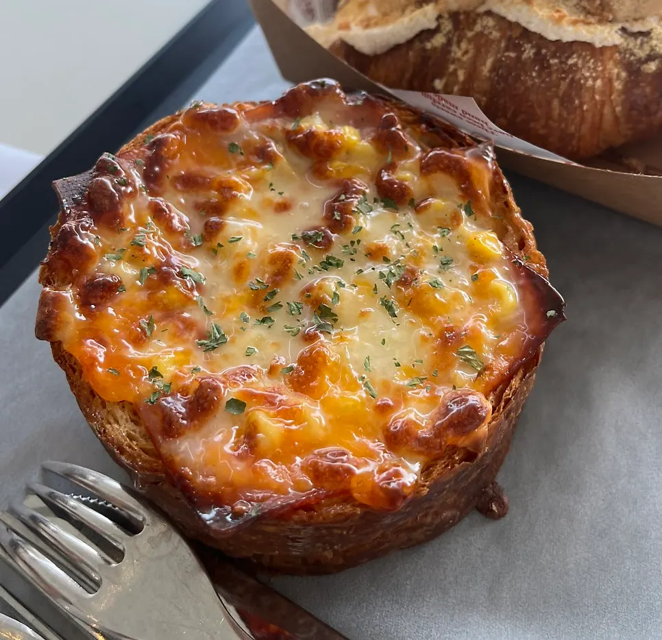 Top view of the ham-cheese corn bread