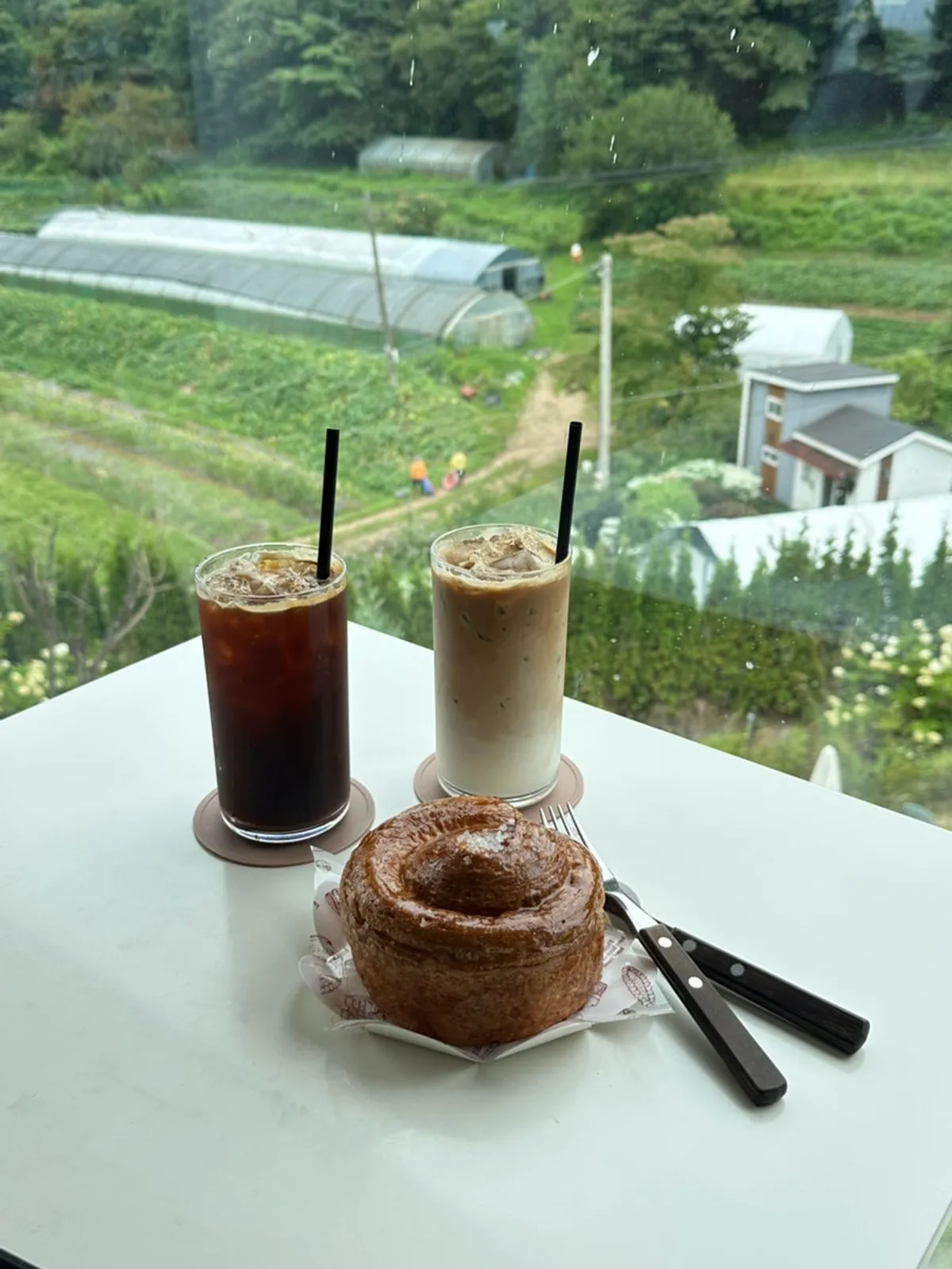 Exterior view of Sum, the window-front bakery café near Namhansanseong