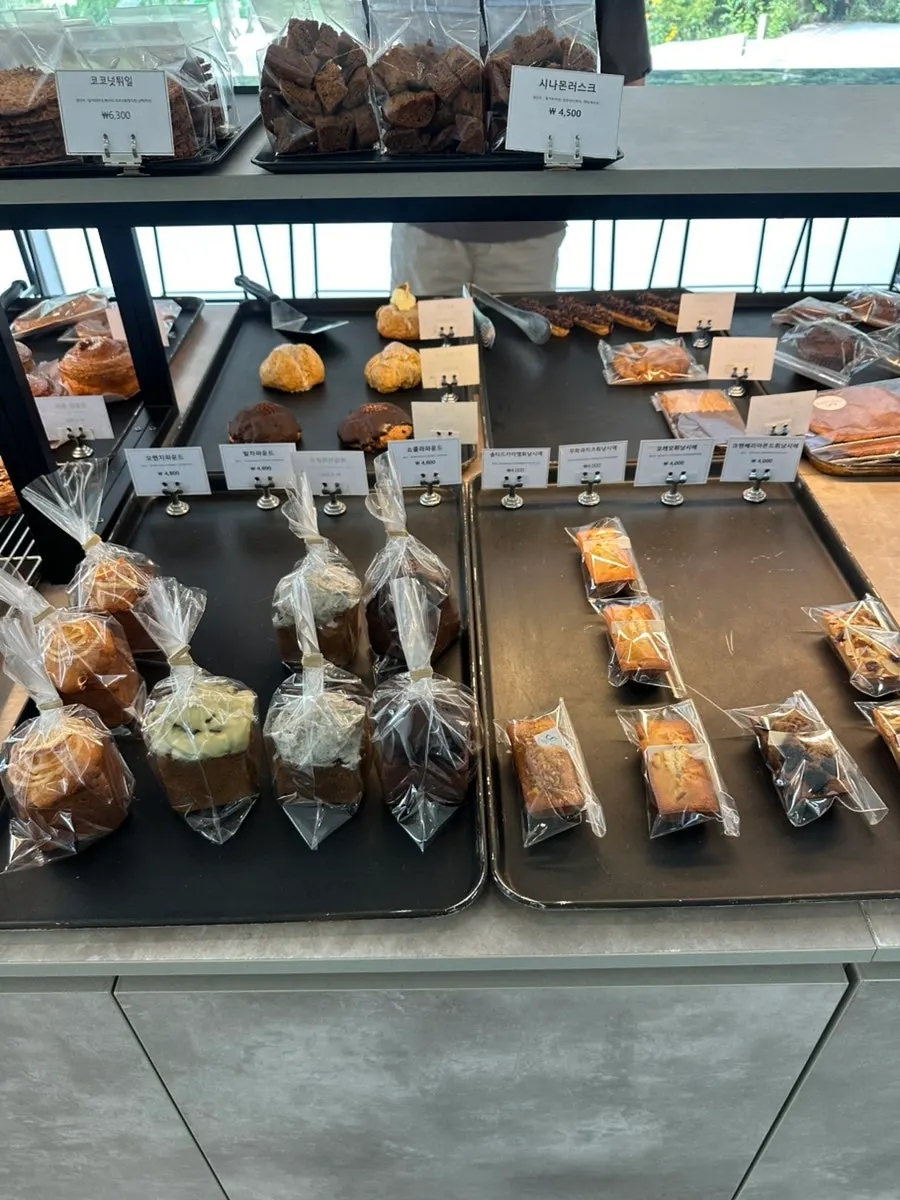 Plain breads including briquette bread at Sum