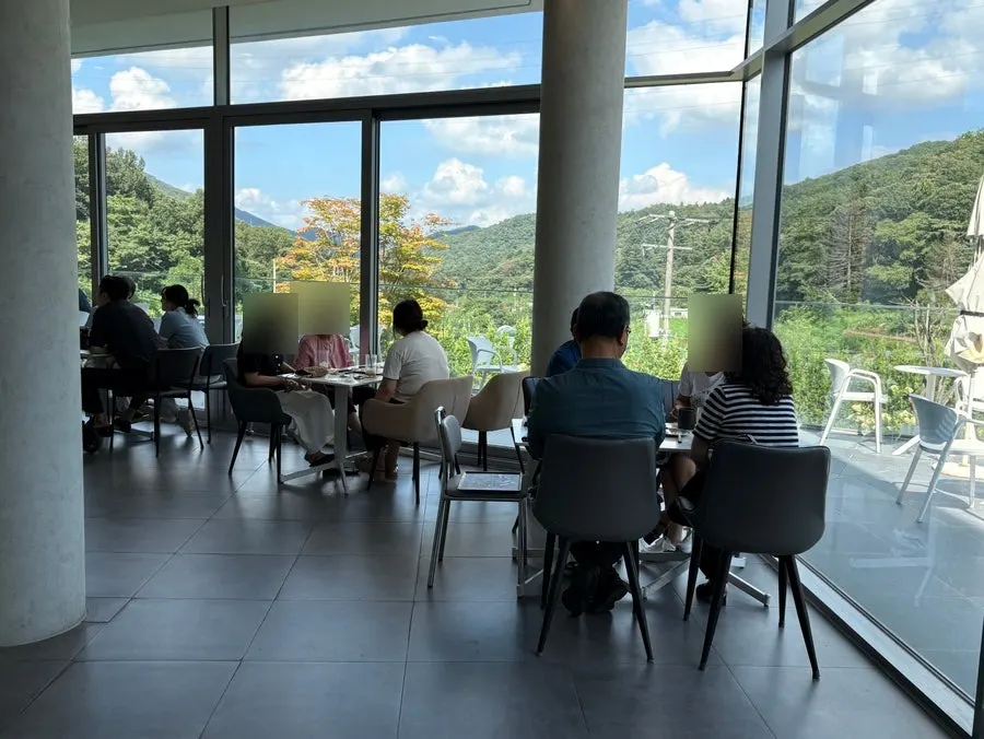 별관 2층 숲뷰 좌석