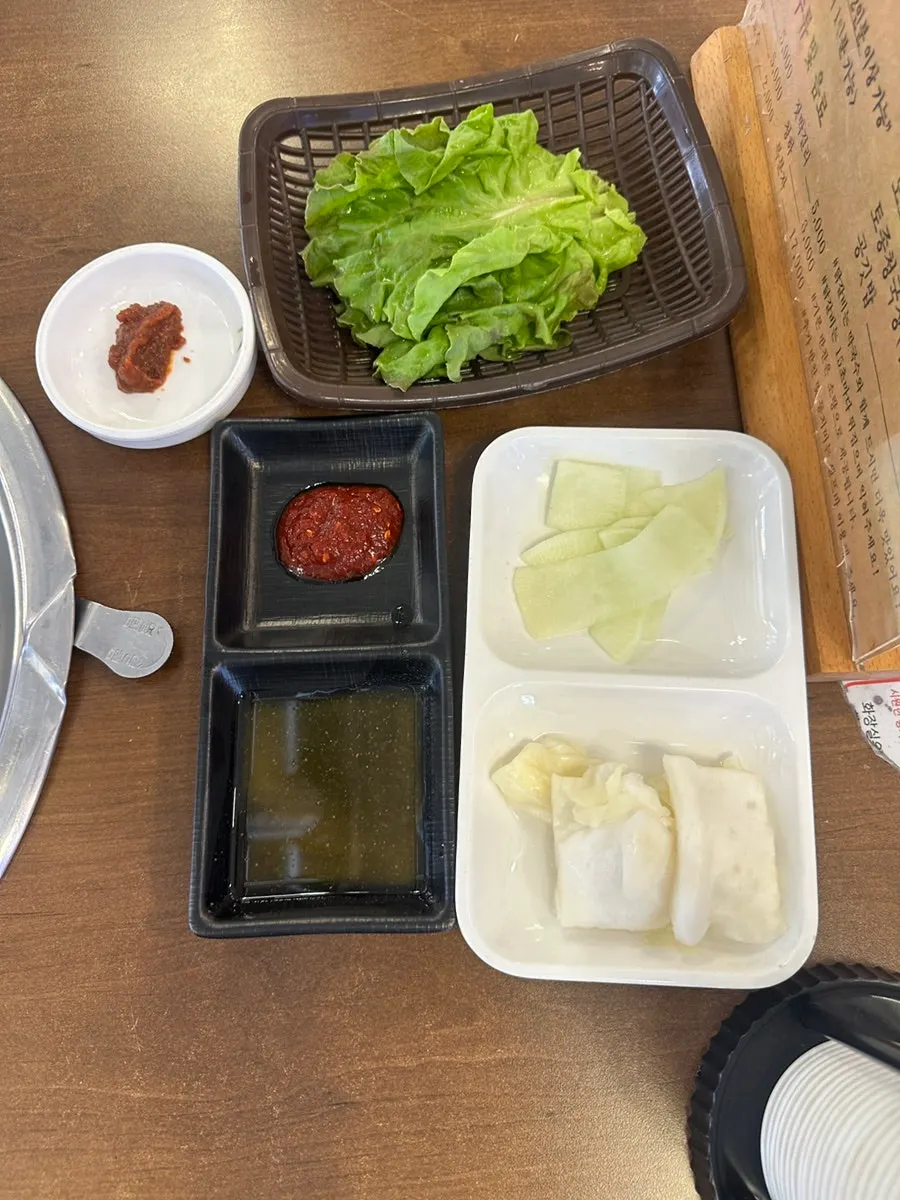안반지 닭갈비 밑반찬 한 상
