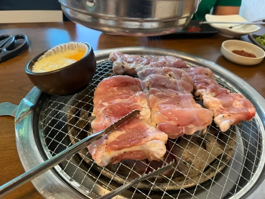 Salt-grilled dakgalbi cooked through with charcoal aroma