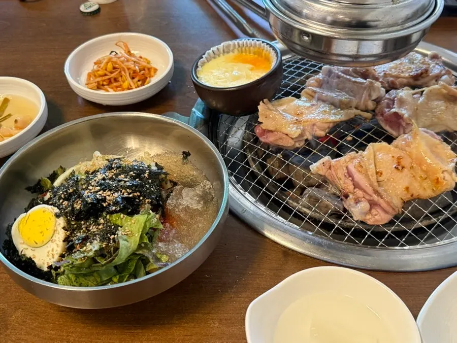 Daytime beer paired with charcoal dakgalbi