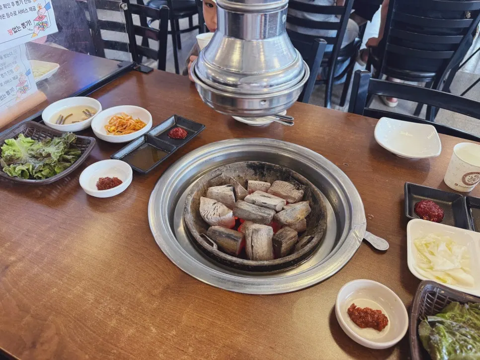 안반지 닭갈비 밑반찬 상차림
