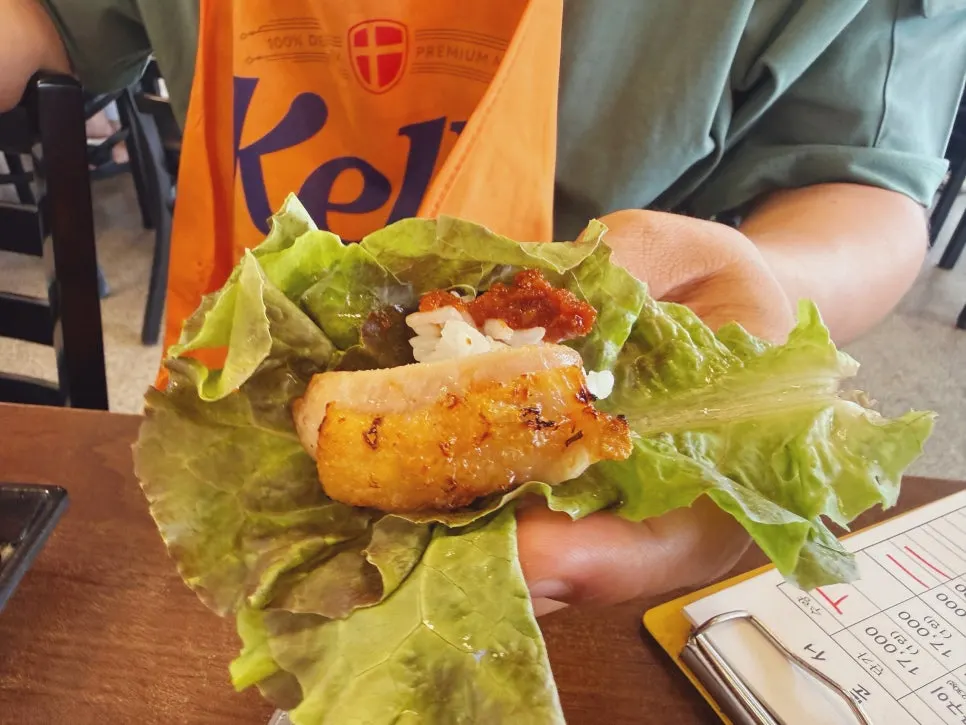 닭갈비 위에 치즈를 듬뿍 올린 모습