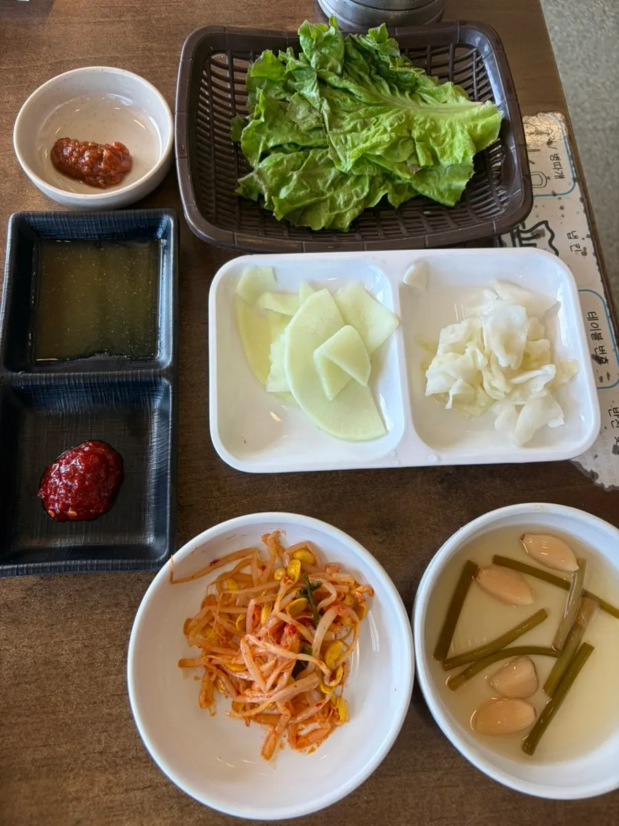 Self-serve bar for side dishes