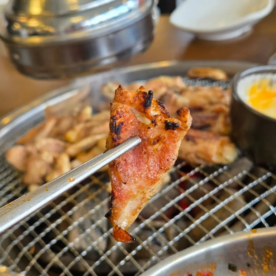 직접 구워주는 숯불 소금구이 닭갈비