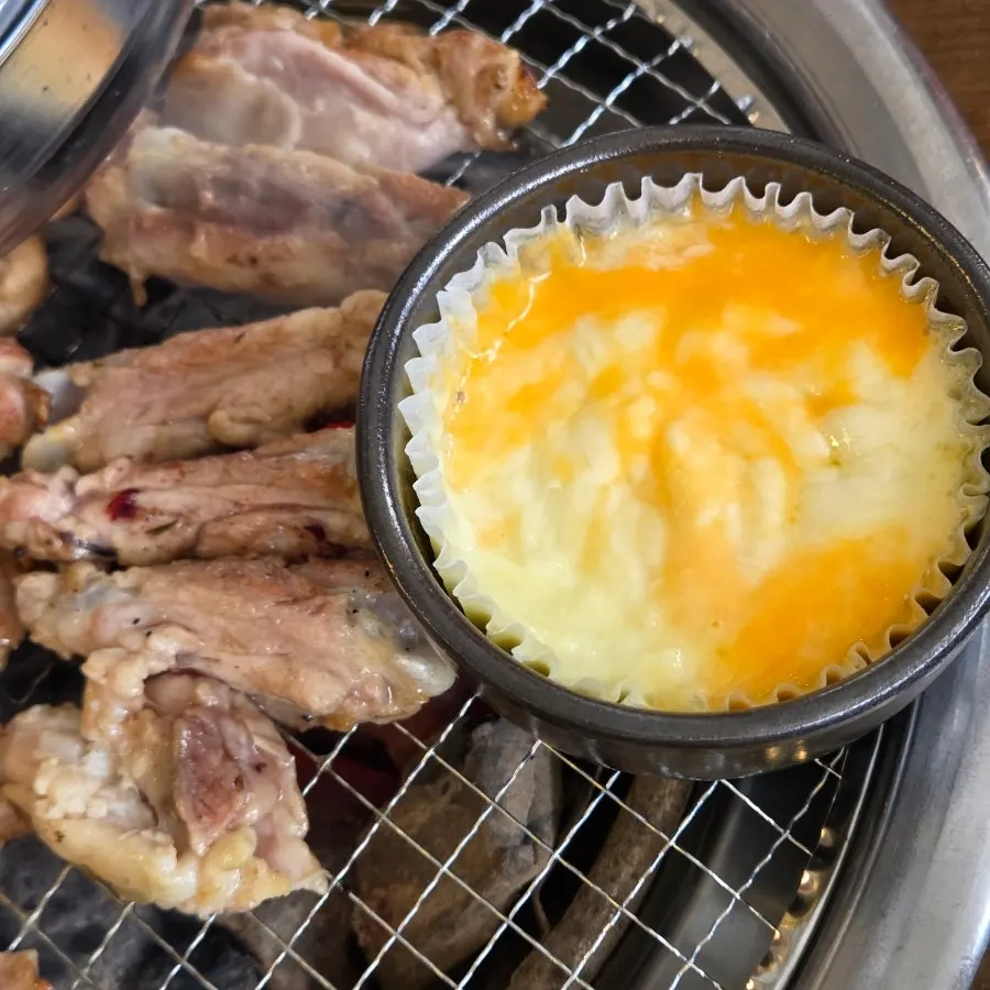 닭갈비와 함께 나온 치즈퐁듀