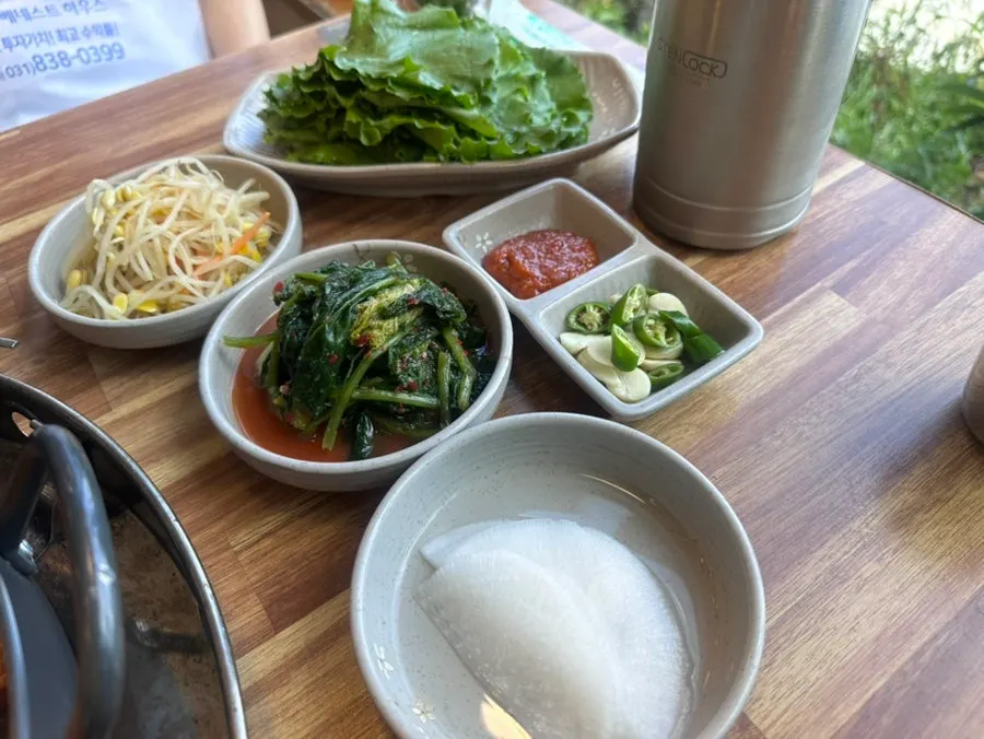 자연닭갈비 철판 닭갈비 한 점