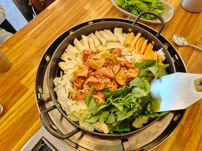 2 servings of soy sauce hot-plate dakgalbi