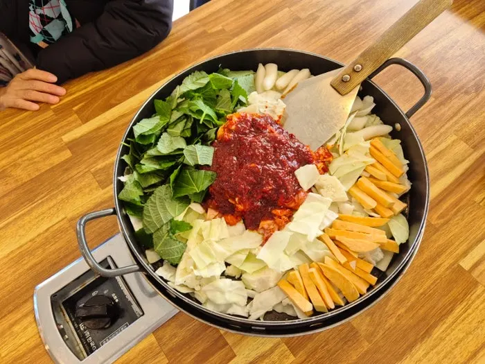 3 servings of spicy hot-plate dakgalbi