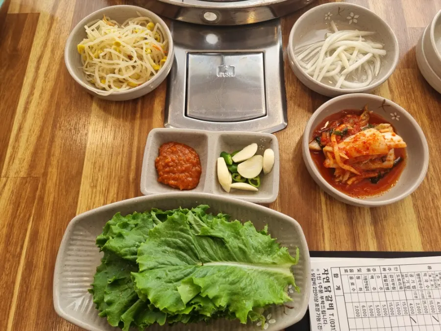 Basic banchan of lettuce, garlic, ssamjang, and kimchi