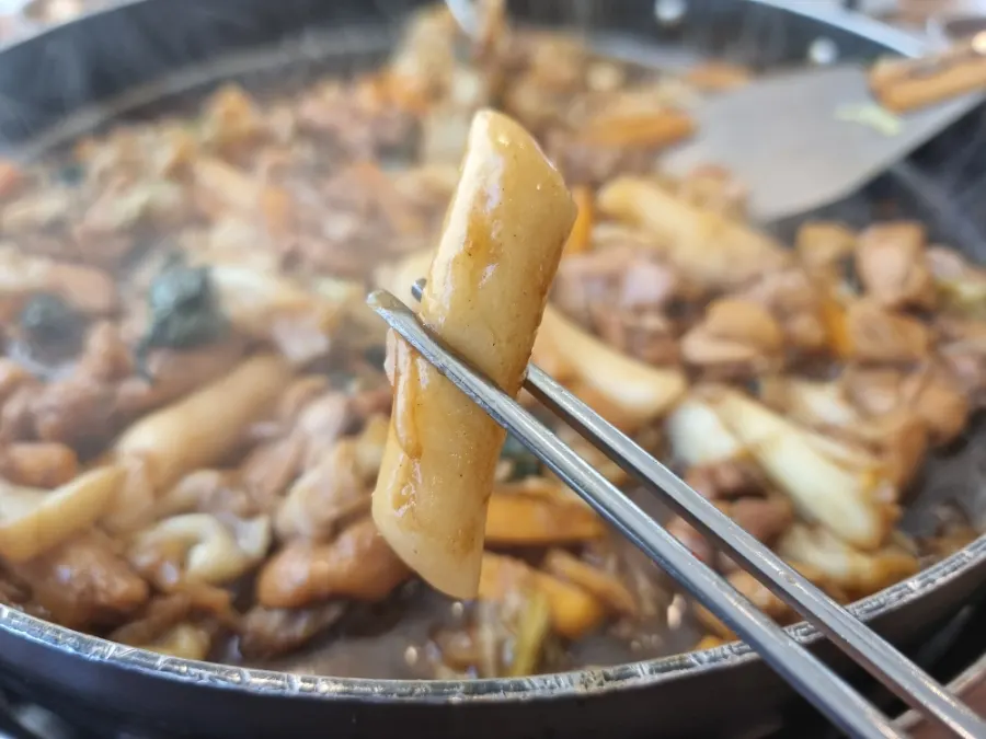 Chewy rice cake cooked on the hot plate