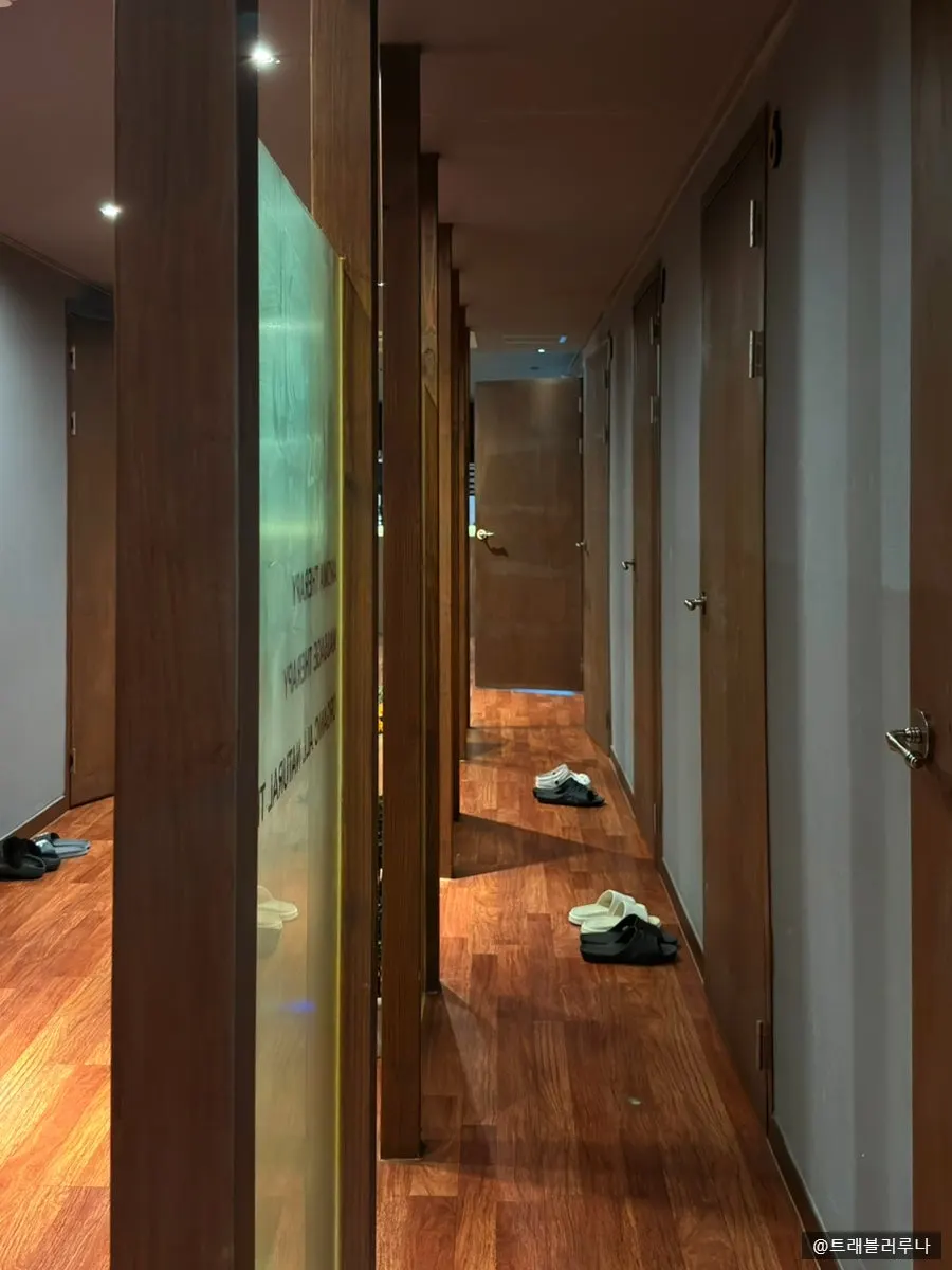Interior of the Nampo-dong massage shop