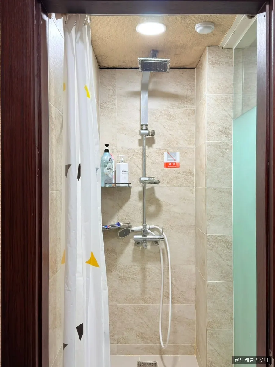 Relaxing footbath area