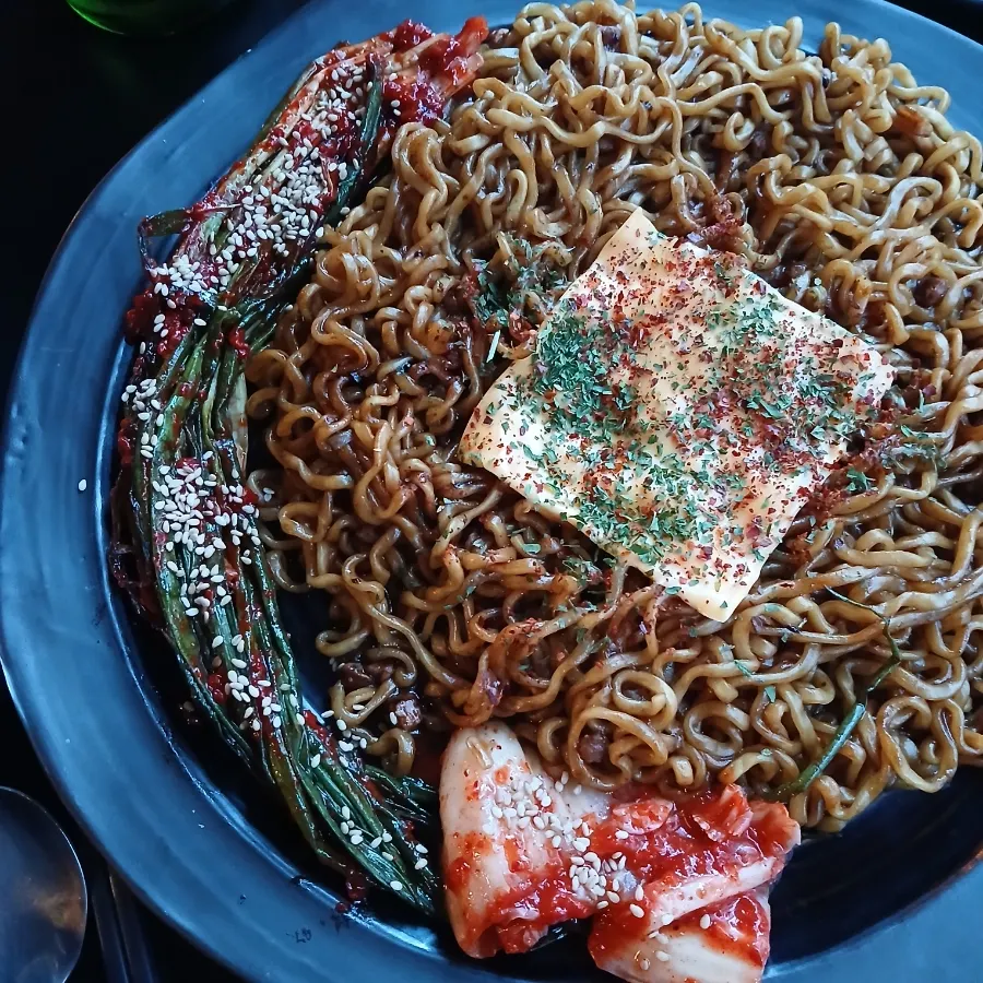 짜파게티와 파김치 메뉴