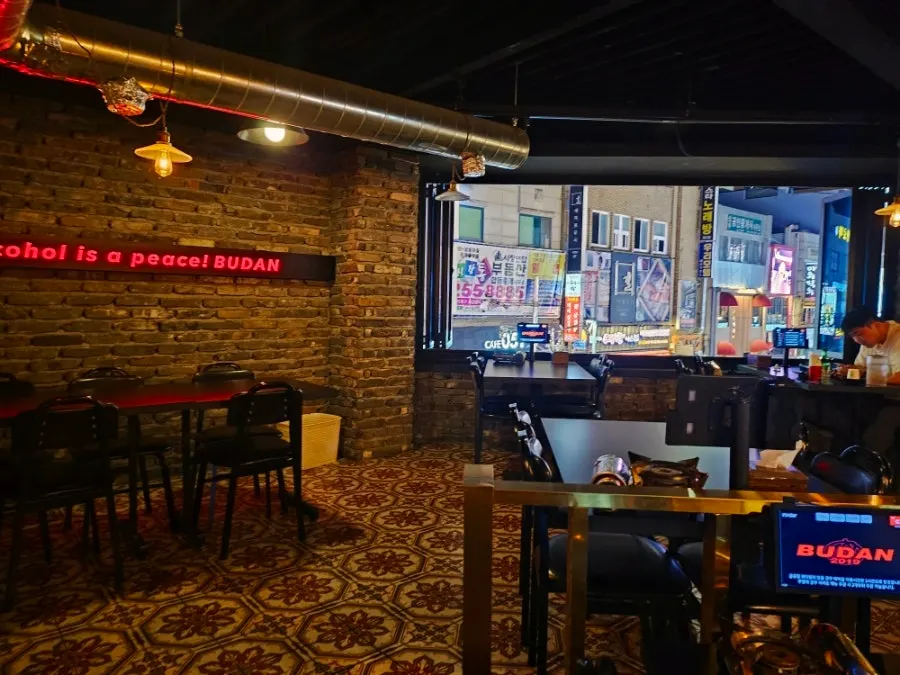 Spacious interior at Budan Nampo Branch