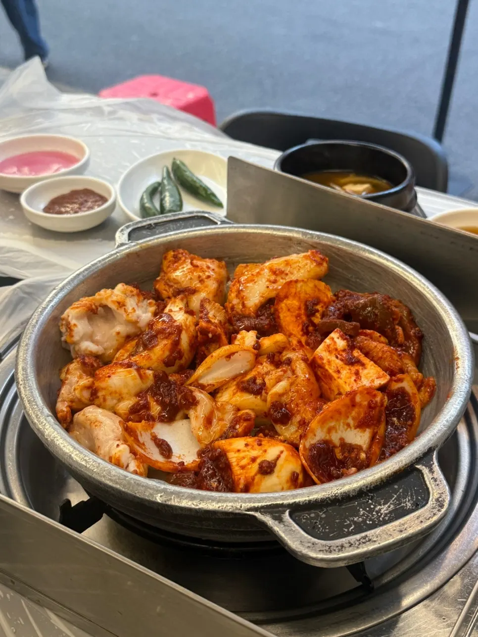 Small stone-pan seasoned yang gopchang table setup