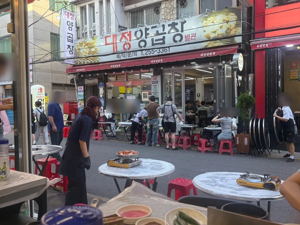 Outdoor annex tables being set up around 5pm at Bupyeong Yang Gopchang