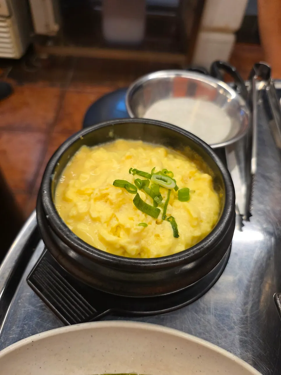 돼지갈비와 계란찜 상차림