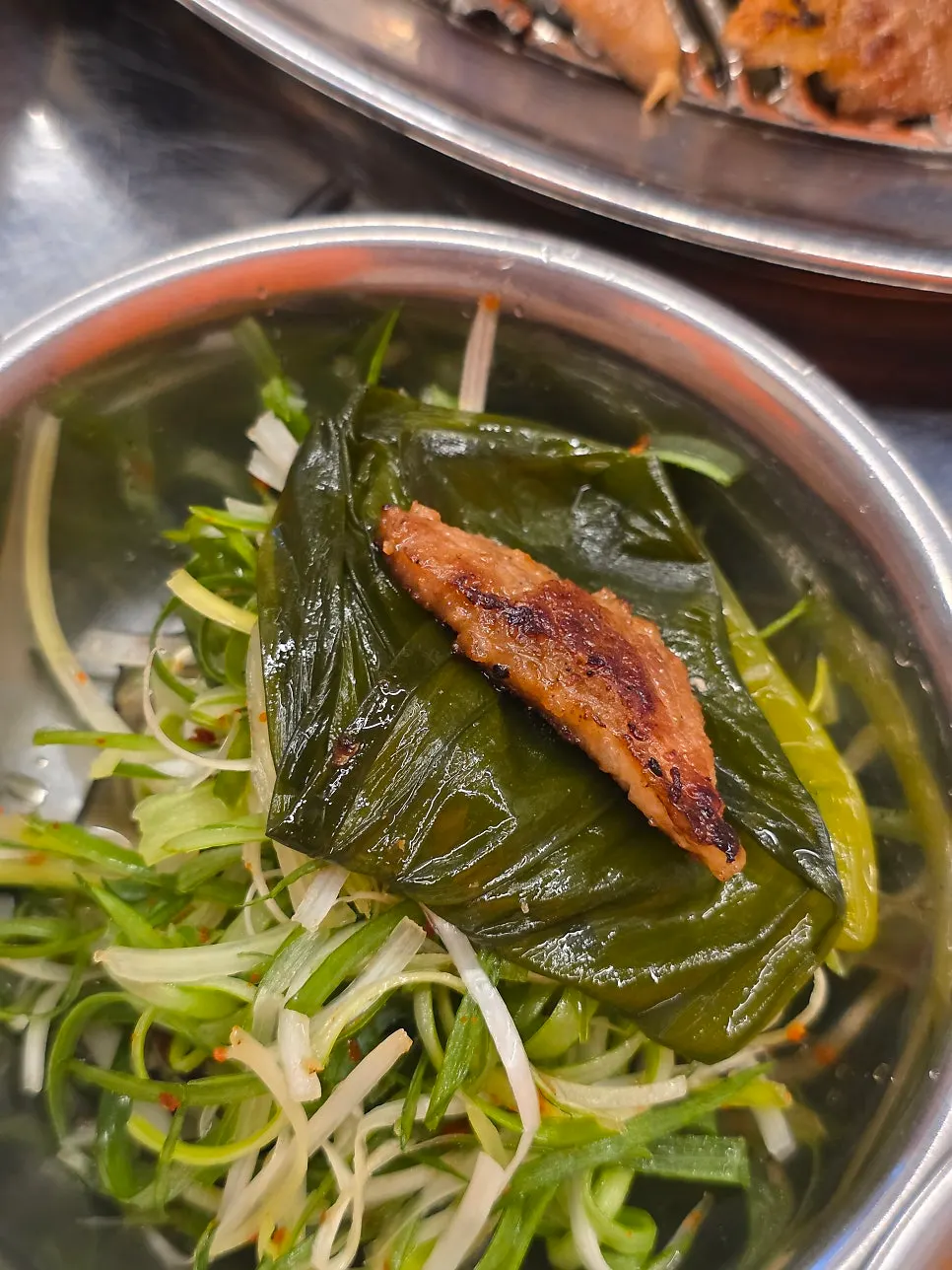 노릇하게 구운 돼지갈비