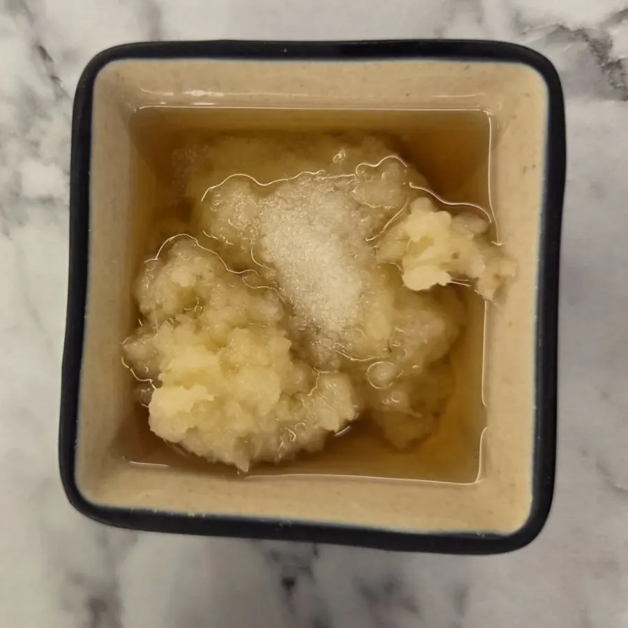 Homemade garlic sauce