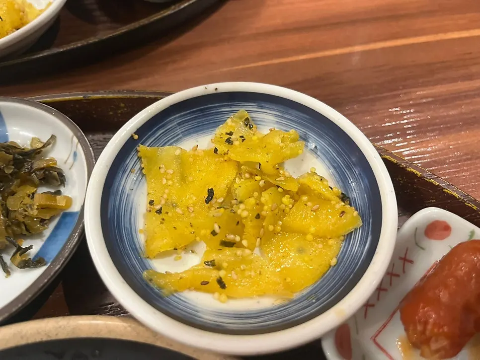 카레정식의 밥과 계란후라이