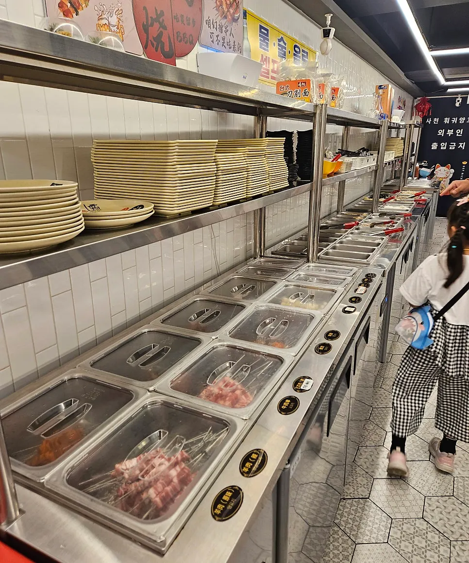 셀프로 담는 훠궈 고기 진열대