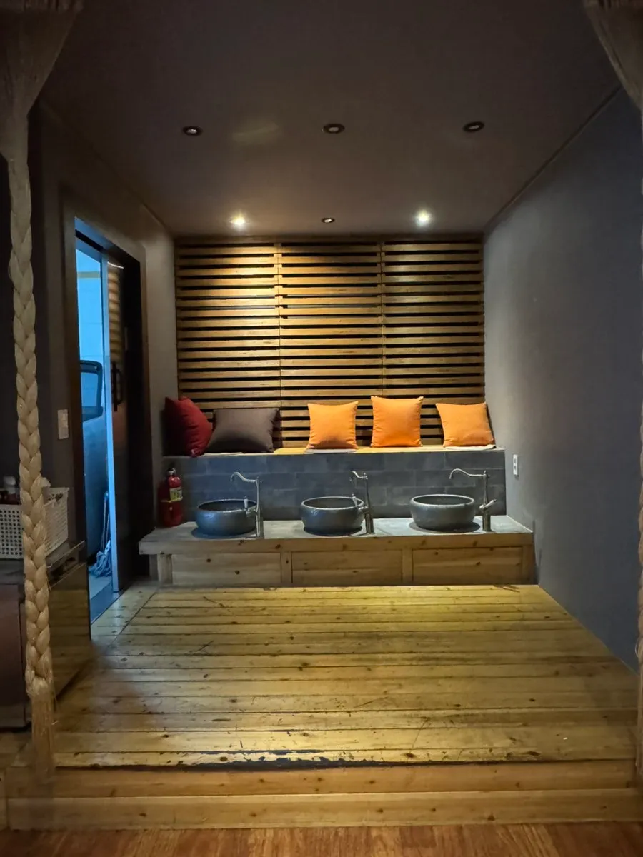 Foot bath and shower rooms at the massage spa