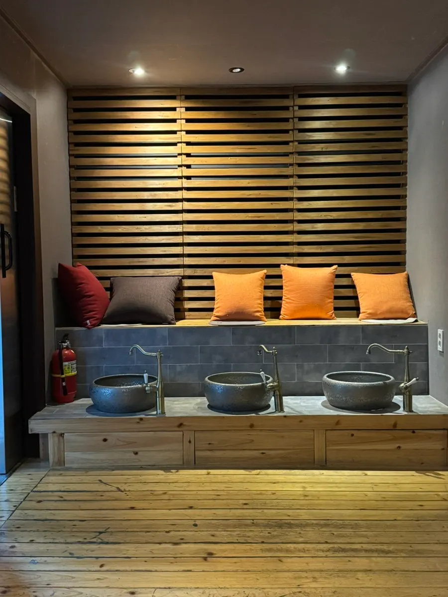 Foot bath room available before and after treatment
